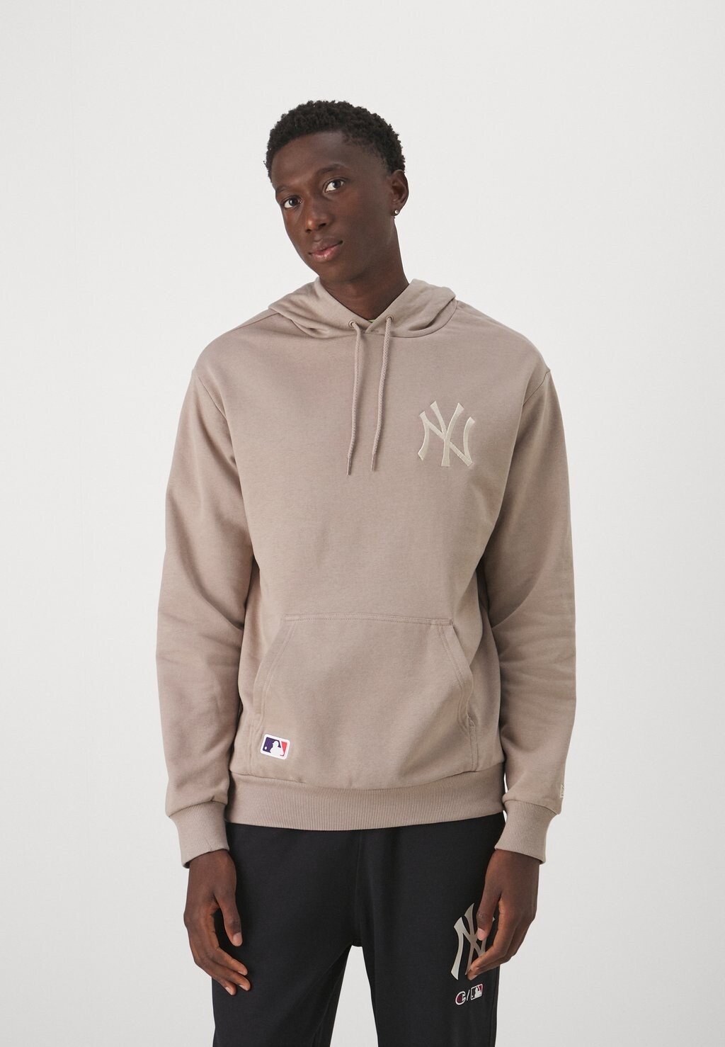 

Team Mlb New York Yankees League Essentials Hoody New Era, коричневый