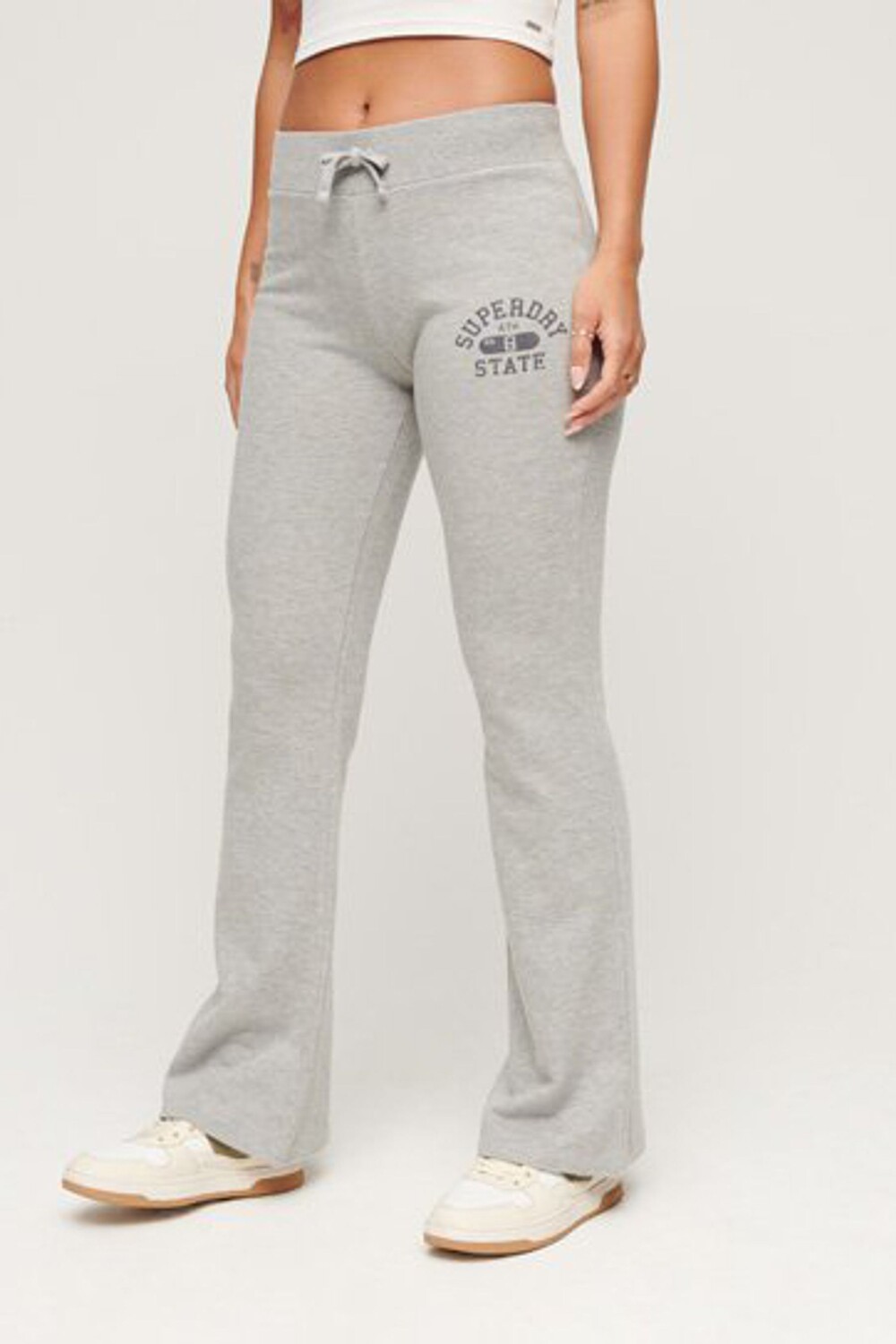 

Athletic Essential с расклешенными штанинами из джерси Superdry, серый