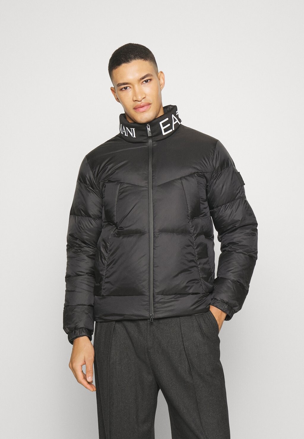 

Куртка де плюмас EA7 Emporio Armani, черный