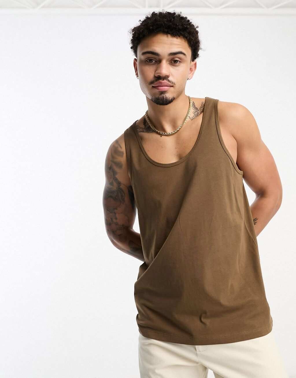 

Коричневый жилет с овальным воротником ASOS DESIGN