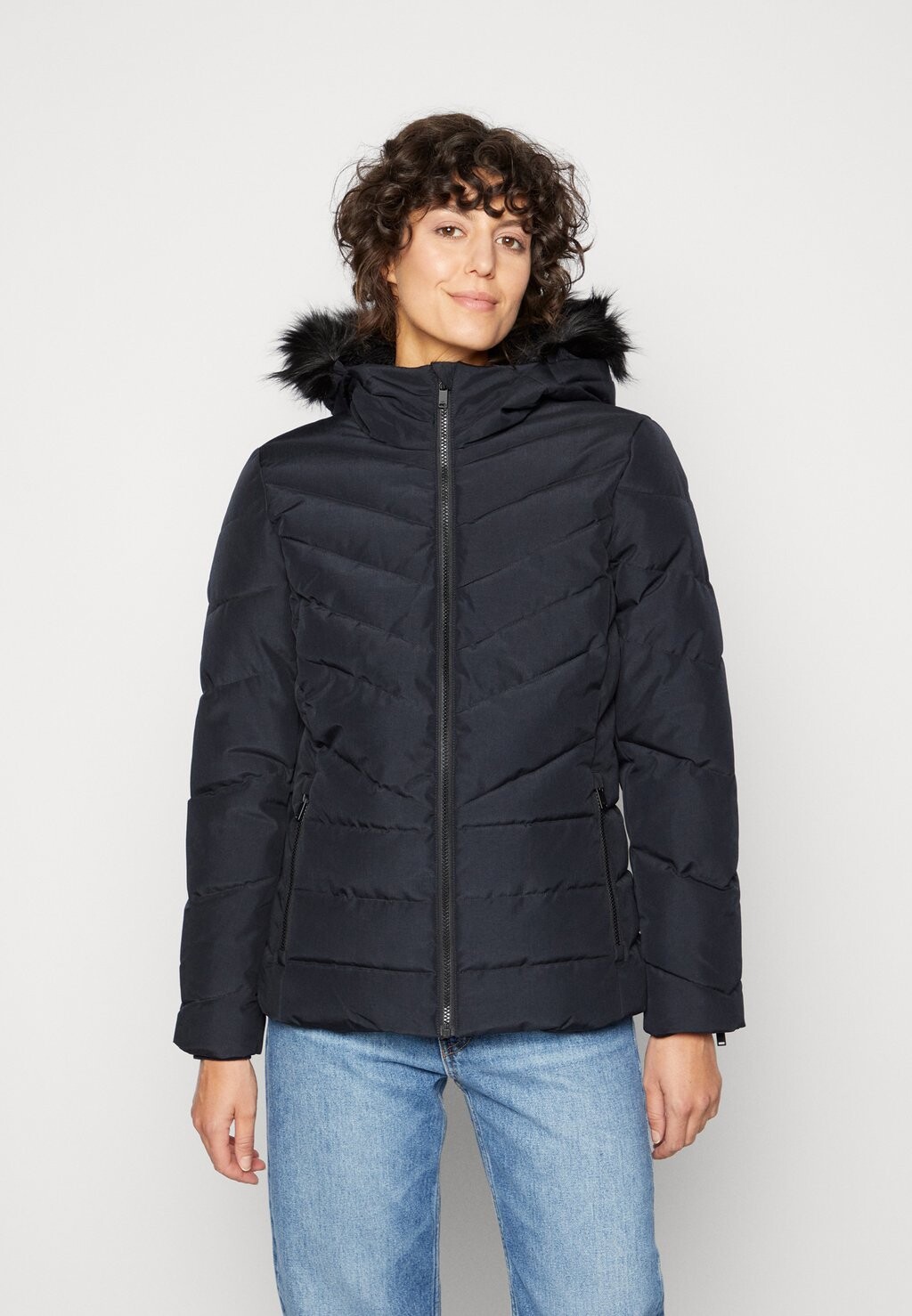 

Зимняя куртка edc by Esprit