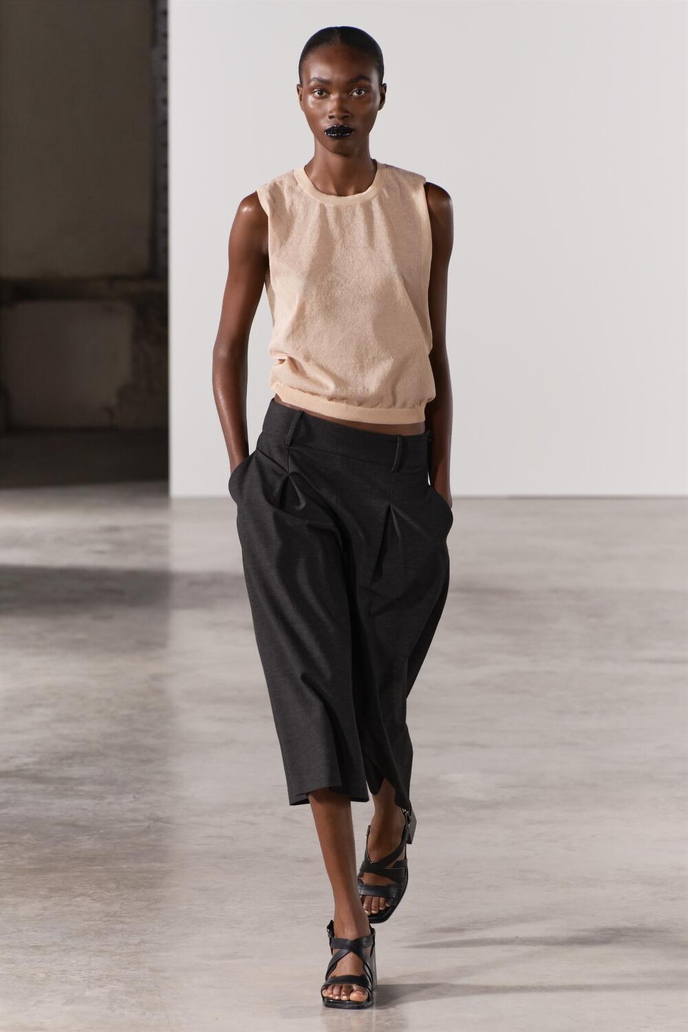 

Шорты-бермуды-кюлоты с вытонами ZARA, серый