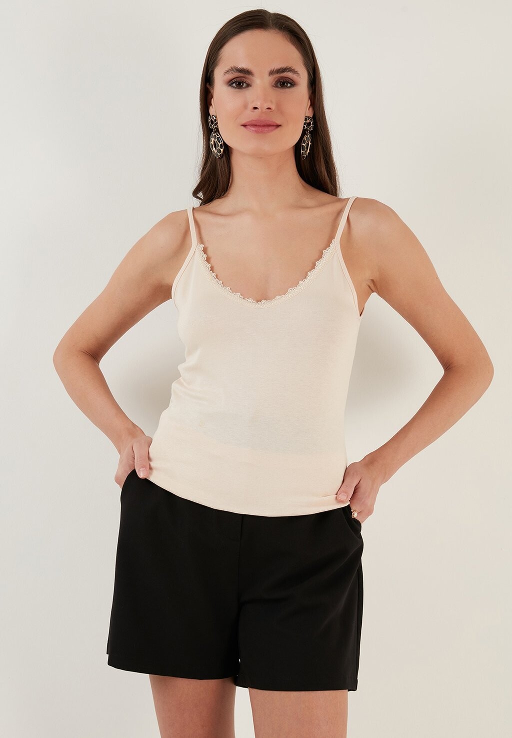 

Топ LELA