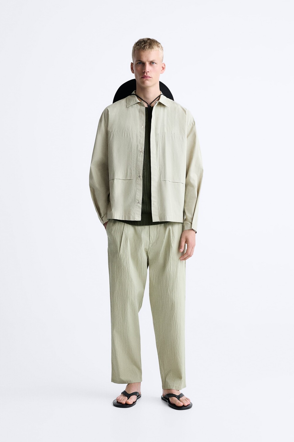 

Брюки из ткани seersucker со складками Zara, светло-зеленый