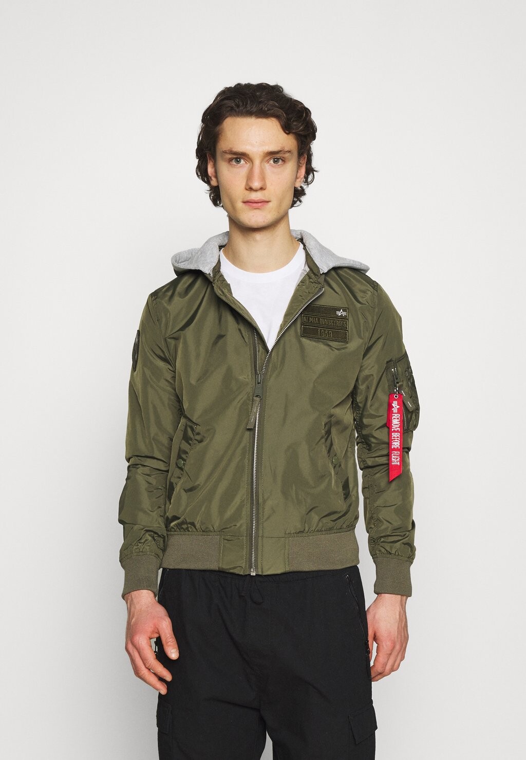 

Летний жакет Alpha Industries, темно-оливковый