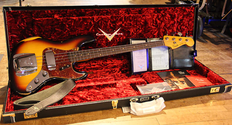 Басс гитара Fender Custom Shop '62 Jazz Bass Relic 3-Color Sunburst