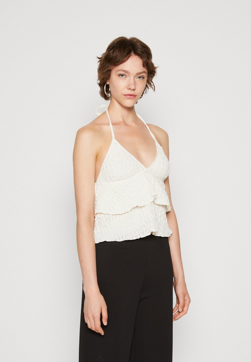 

Топ Gina Tricot