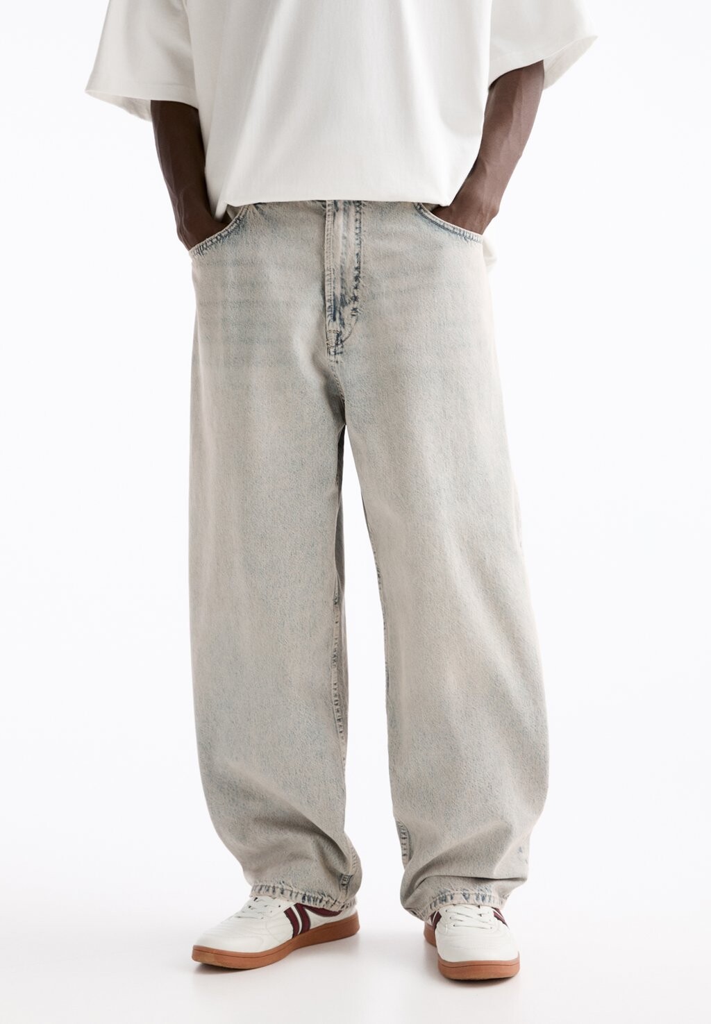 

Джинсы свободного кроя BAGGY SKATER PULL&BEAR, цвет light grey