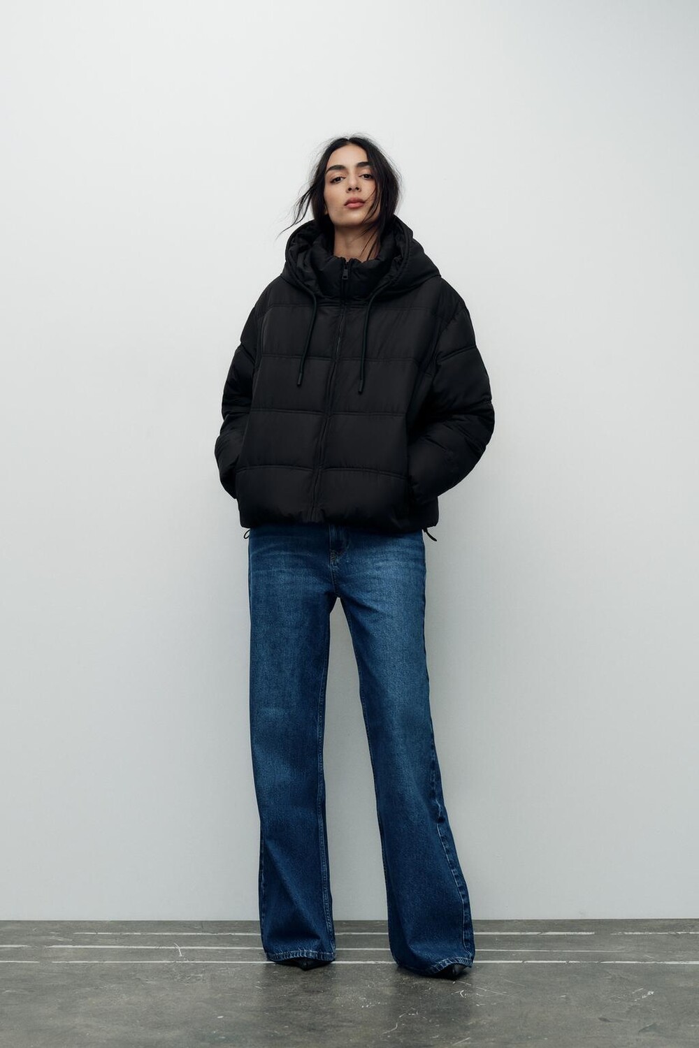 

Короткий пуховик-анорак с защитой от воды и ветра ZARA, черный