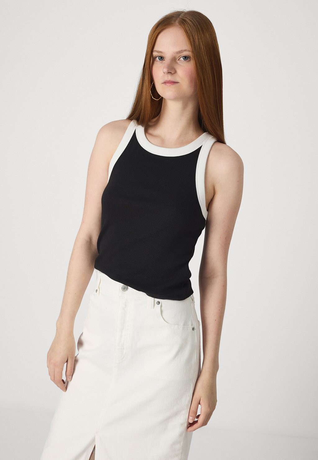 

Топ Mod Rib Halter Crop GAP, черный/белый