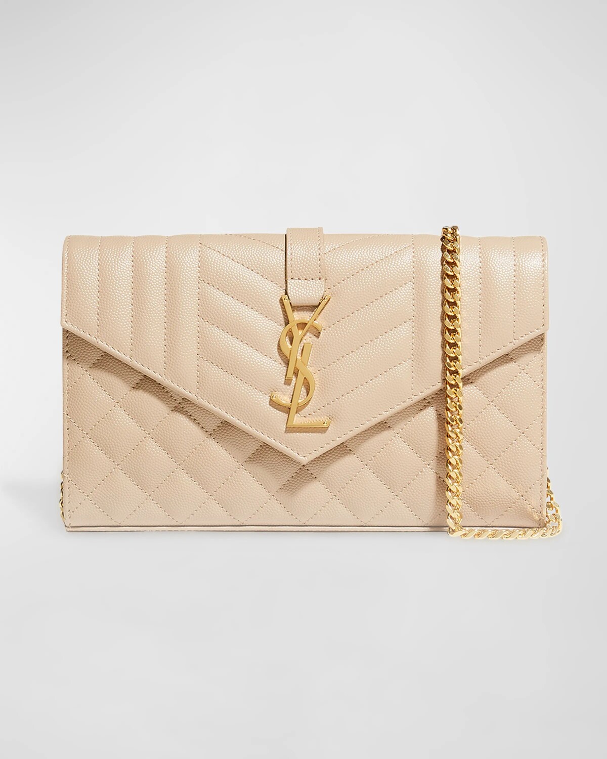 

Кошелек-конверт Triquilt YSL на цепочке из зерненой кожи Saint Laurent, цвет Dark Beige