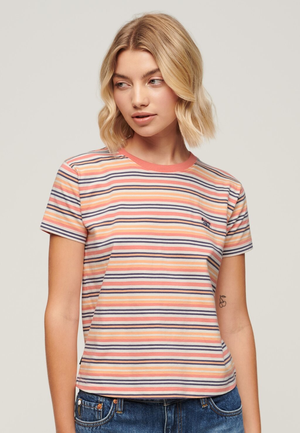 

Футболка с принтом ESSENTIAL LOGO STRIPED Superdry, цвет sunset coral stripe