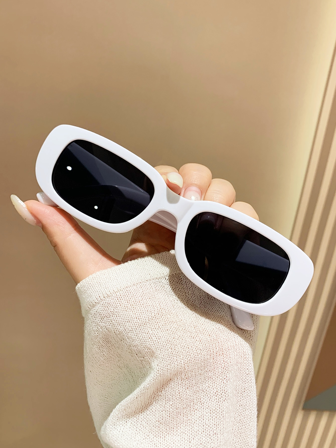1шт модные солнцезащитные очки в квадратной пластиковой оправе белого цвета для лета
