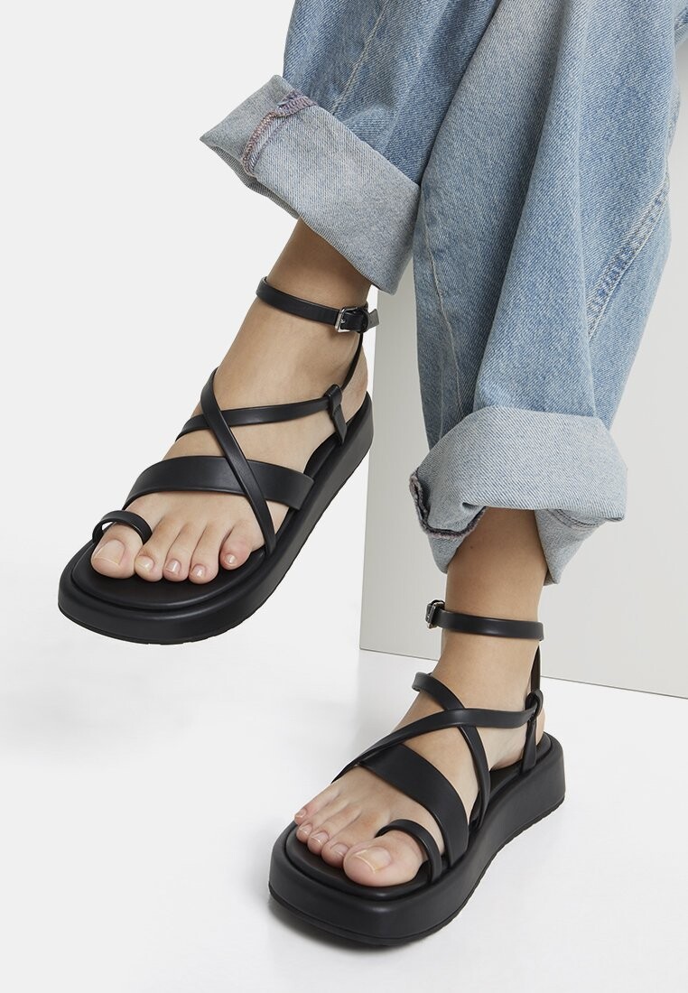 

Босоножки на платформе Bershka, черный