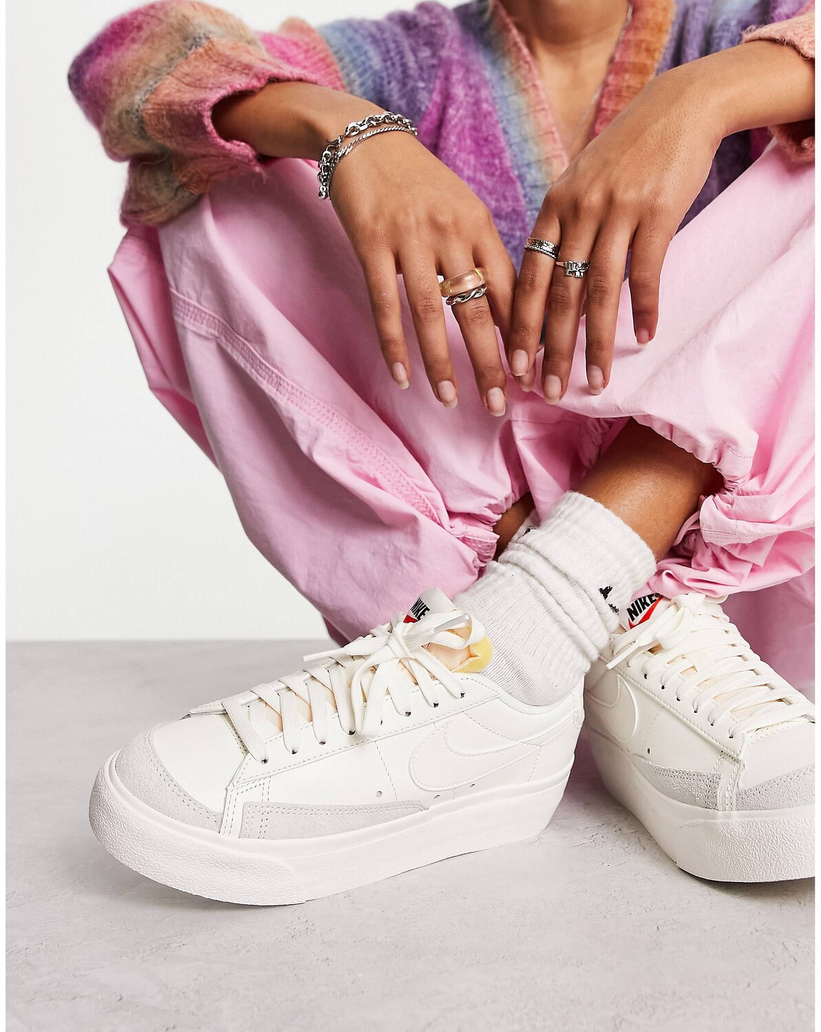 

Белые парусиновые кроссовки на низкой платформе Nike Blazer
