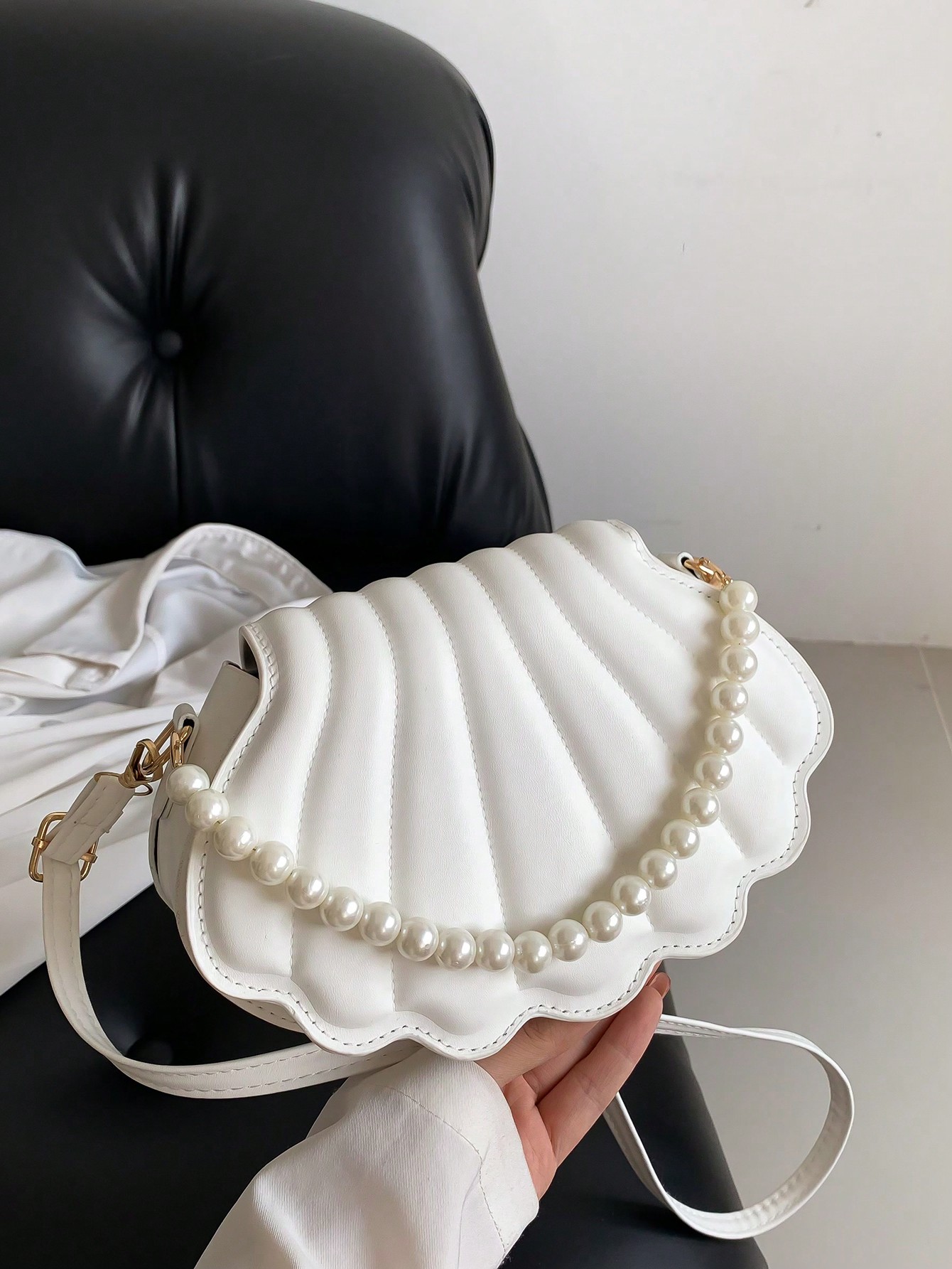 Женская сумка через плечо в форме ракушки, украшенная искусственным жемчугом, белый