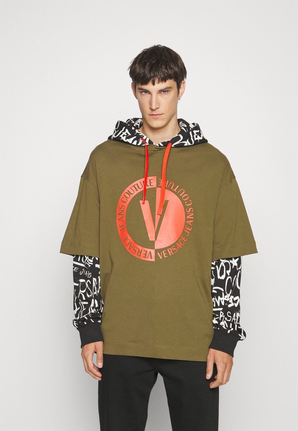 

Футболка с длинным рукавом Graffiti Versace Jeans Couture, цвет army