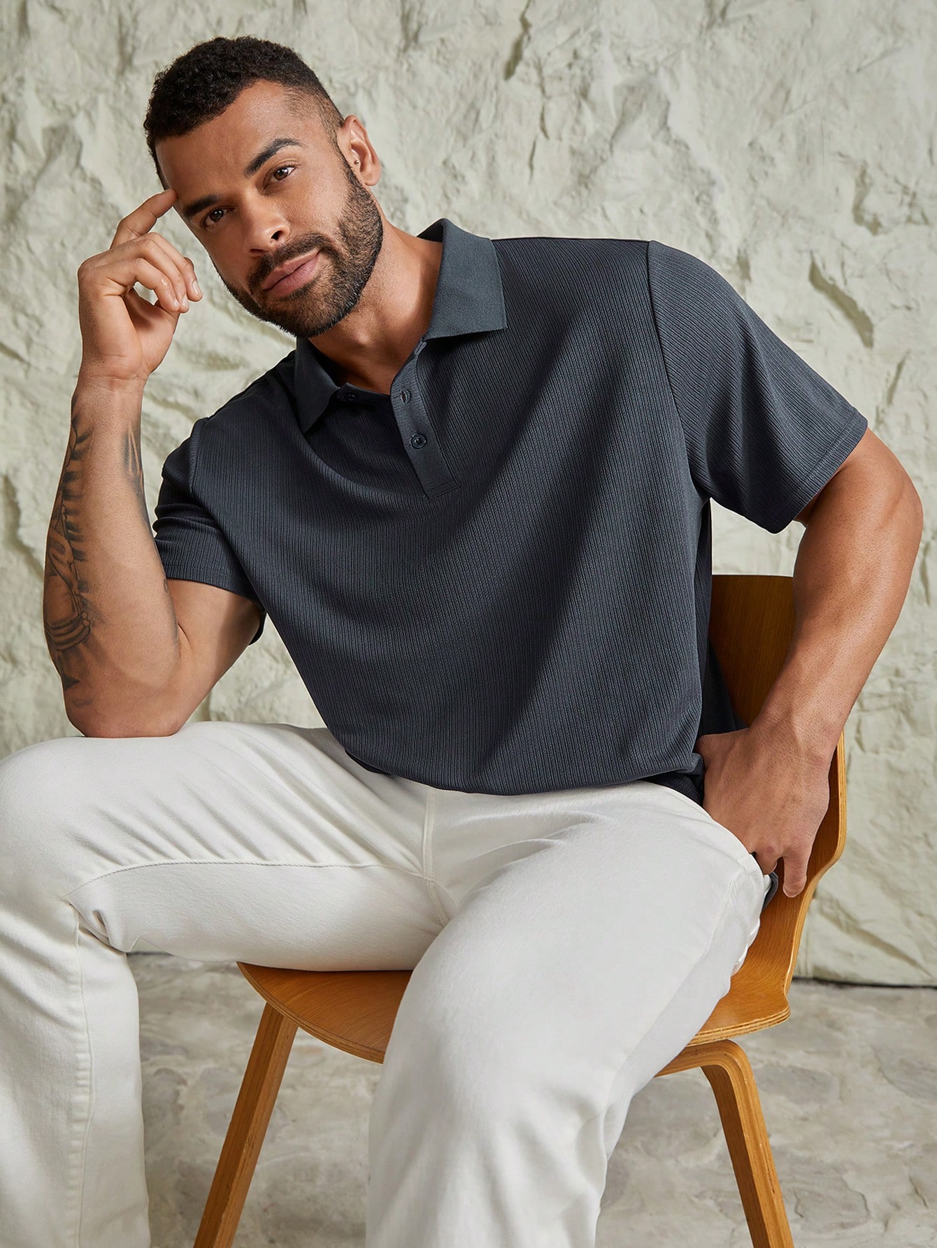Мужская трикотажная рубашка-поло с короткими рукавами и планкой на пуговицах Manfinity Mode больших размеров, темно-серый