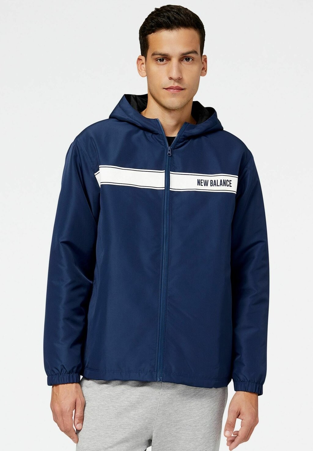 

Легкая куртка New Balance