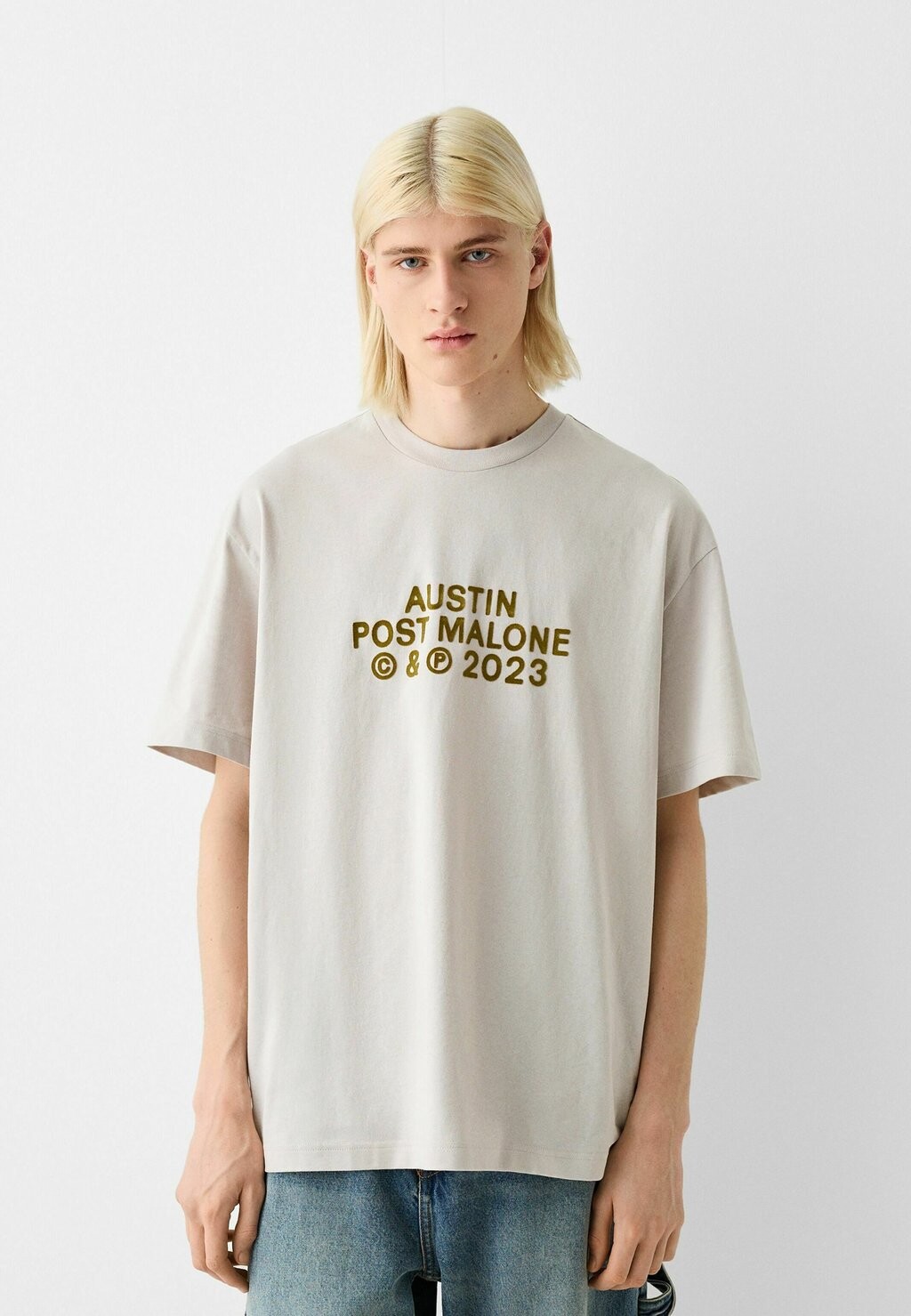 

Футболка с принтом POST MALONE Bershka, цвет camel