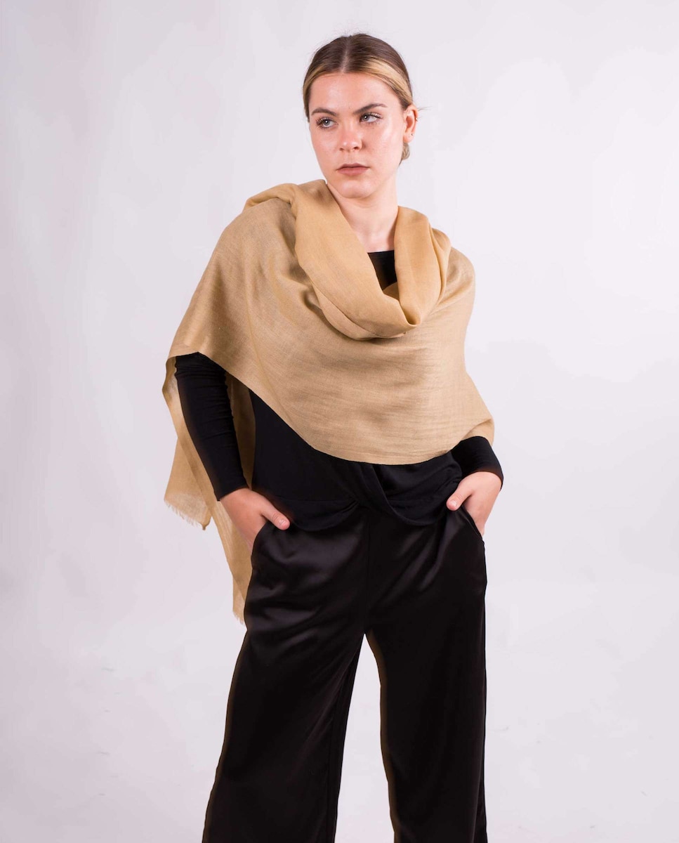 Женская шерстяная шаль бежевого цвета MR Complements, бежевый цена и фото