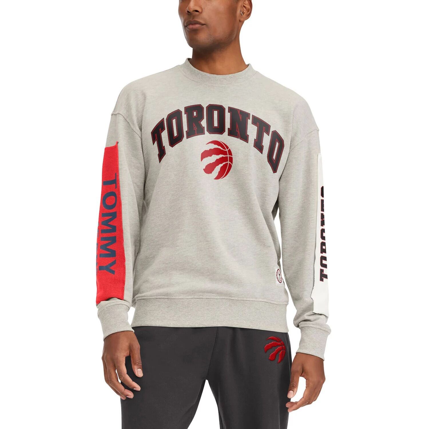 

Мужской серый пуловер Tommy Jeans Toronto Raptors James Patch, свитшот
