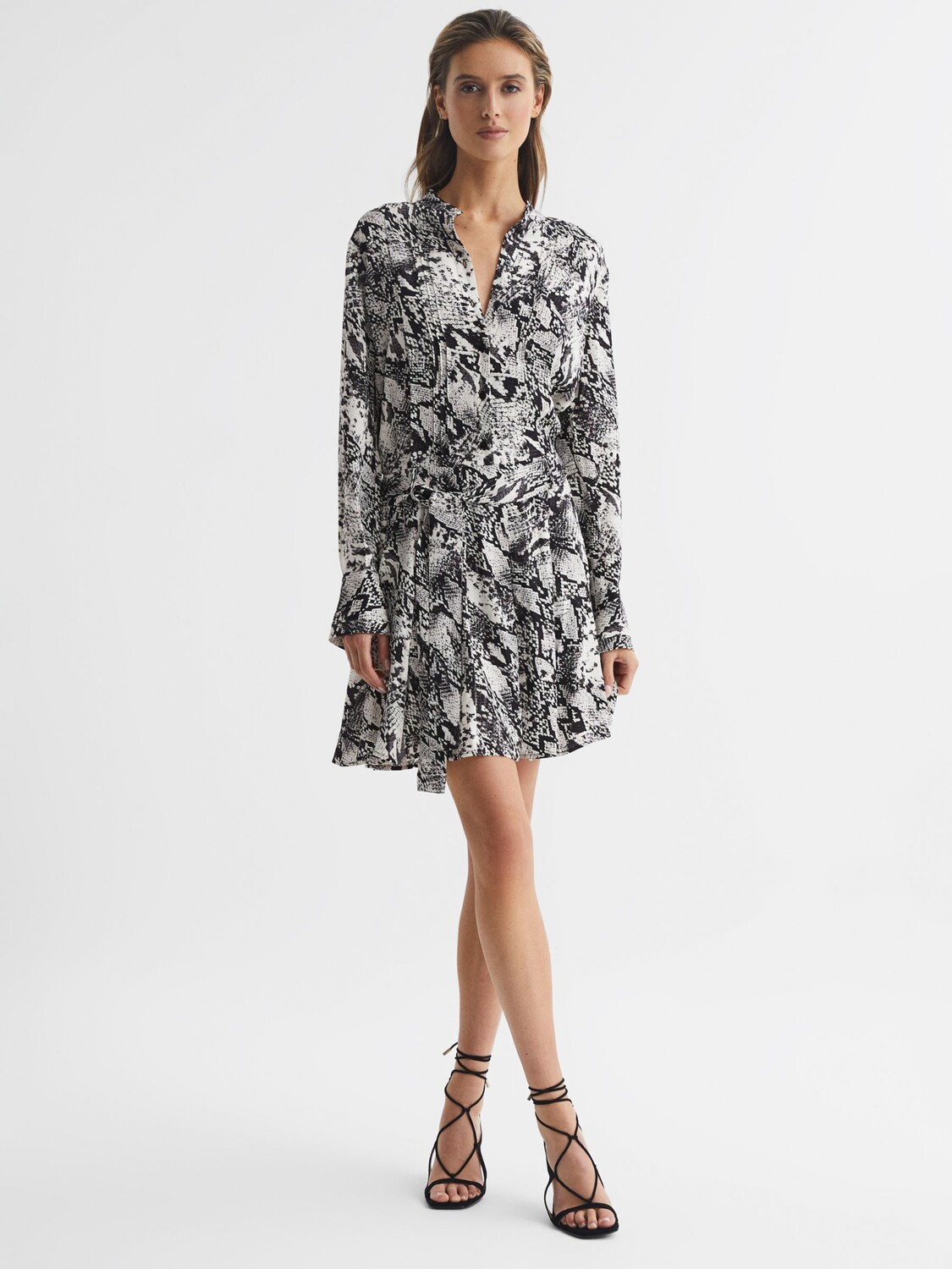 

Мини-платье Reiss Scarlett с поясом и животным принтом, черный/белый