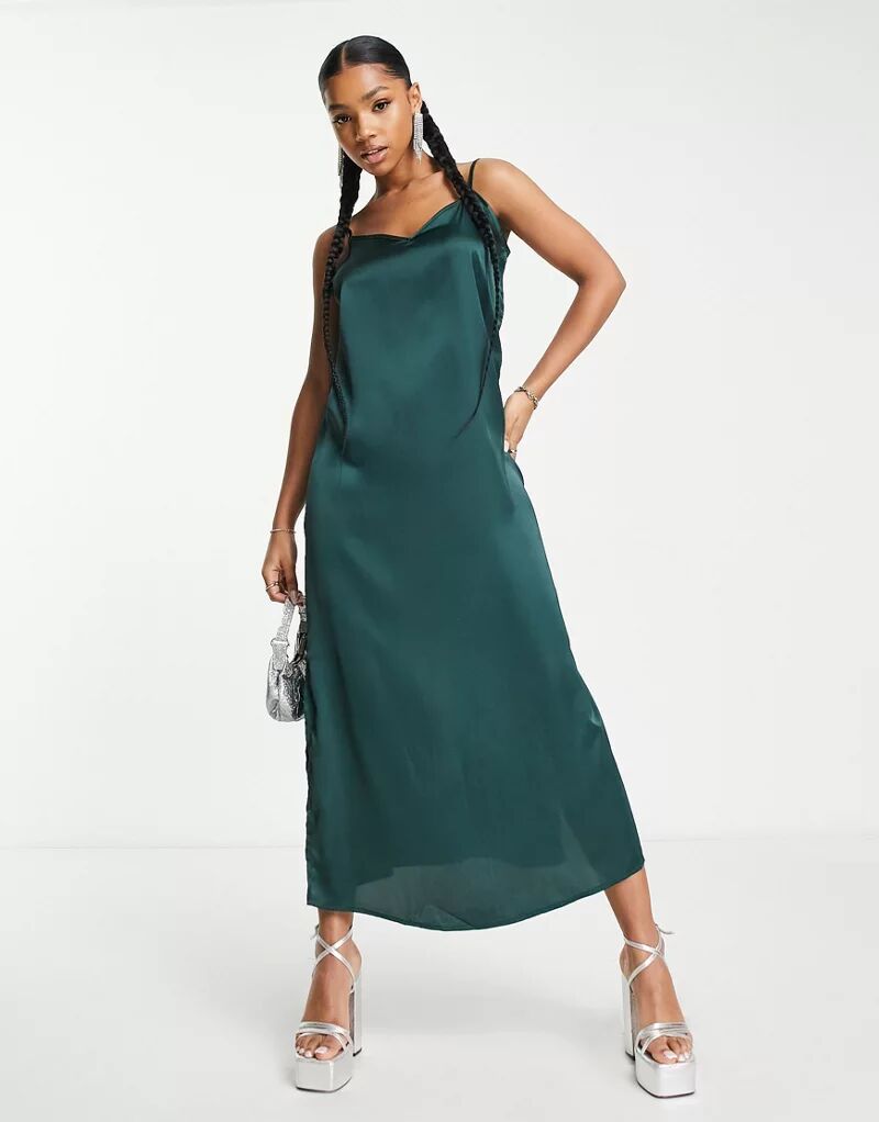 Изумрудно-зеленое атласное платье макси с бретельками JDY