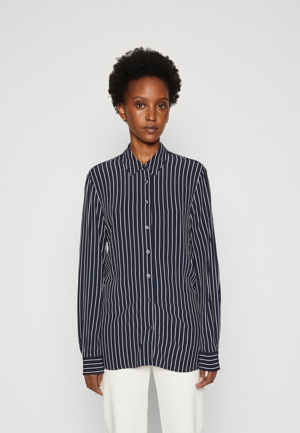 

Рубашка Tommy Hilfiger РУБАШКА FLUID REGULAR, цвет blue