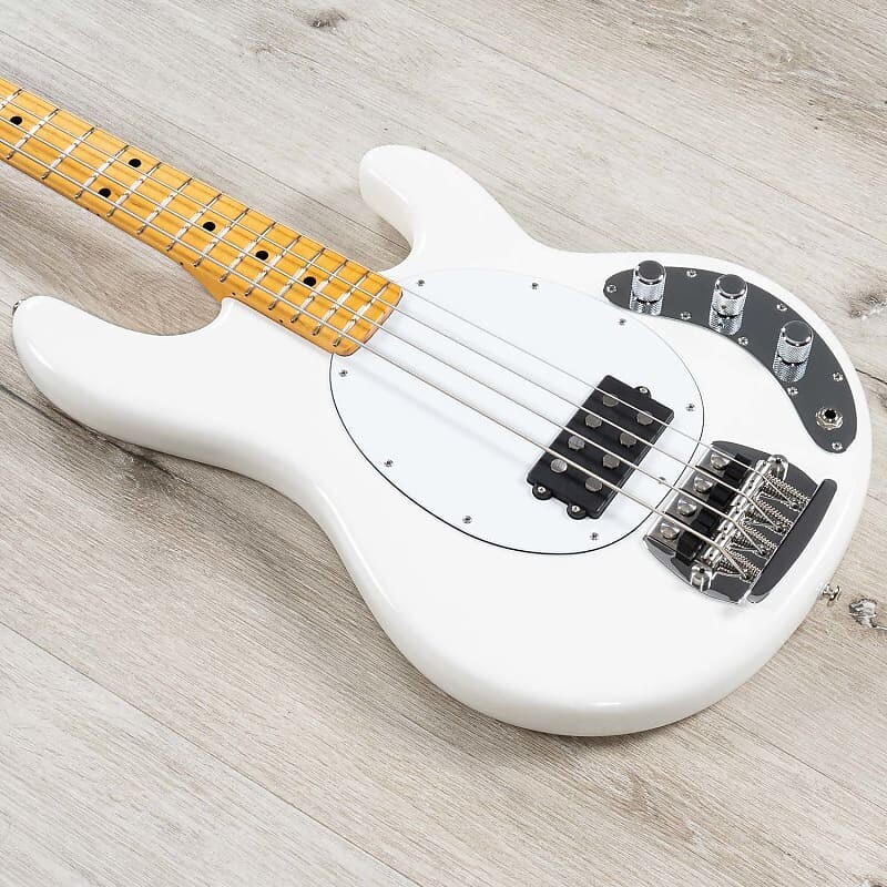 

Басс гитара Ernie Ball Music Man Retro '70s StingRay Bass, Maple Fretboard, G&G Case, High Gloss White