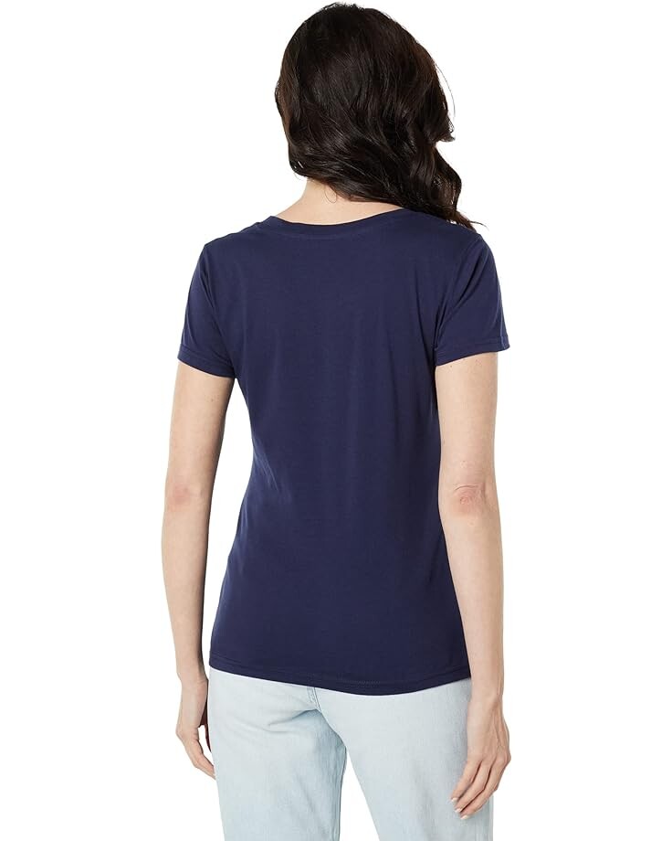 

Футболка U.S. POLO ASSN. V-Neck Flag in USPA/Cursive Graphic Tee, цвет Classic Navy
