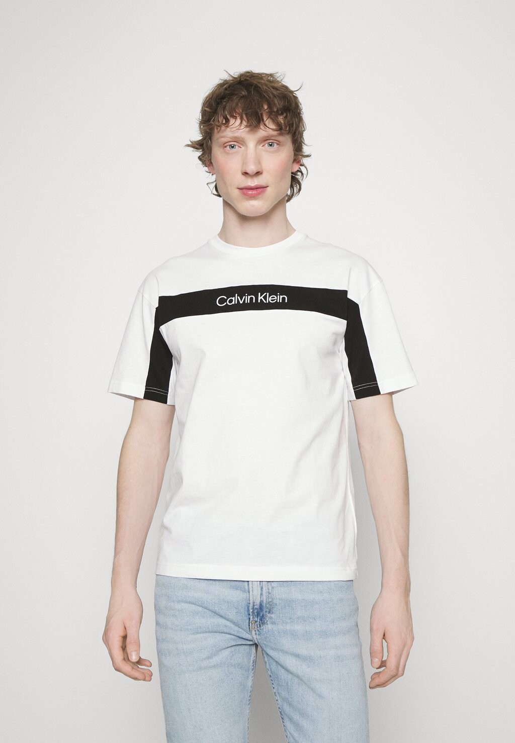 

Футболка с принтом Calvin Klein, белый