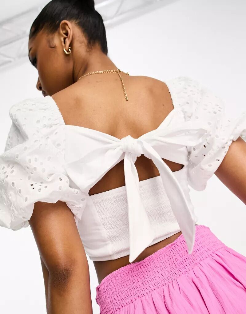 

Белый топ в стиле трактирщика с вышитыми рукавами ASOS
