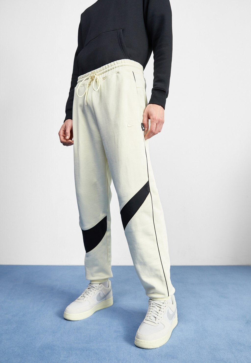 

Спортивные брюки M NK FLC SWOOSH PANT Nike, кокосовое молоко/черный