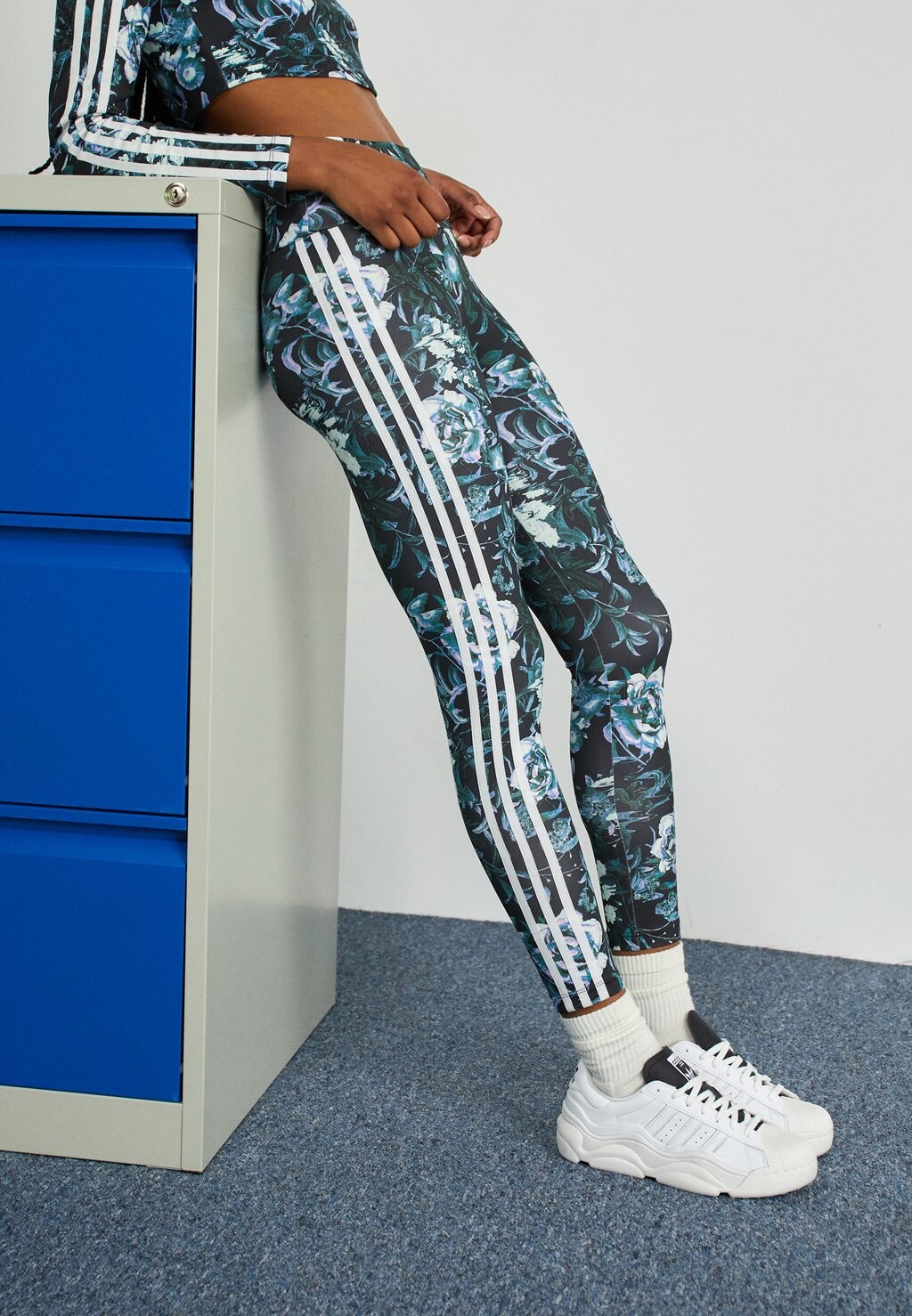 

Леггинсы adidas Originals, черный