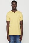 Базовая футболка Koroshi, желтый цена и фото