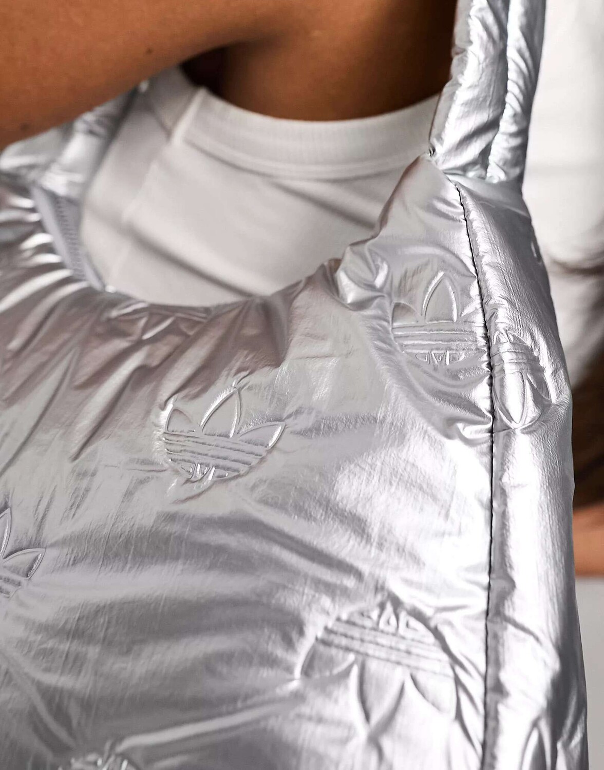 

Серебристая мини-сумка через плечо adidas Originals