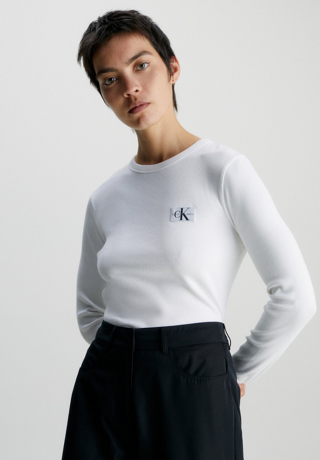 

Футболка с длинным рукавом LABEL LONG SLEEVE Calvin Klein Jeans, ярко-белая