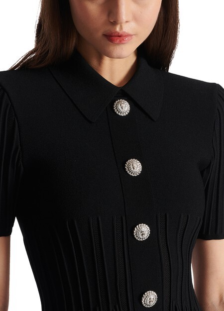 

Короткое расклешенное трикотажное платье в рубчик Balmain, черный