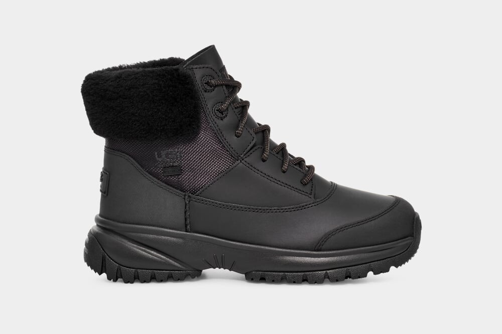 

Ботинки Yose Fluff V2 UGG, черный
