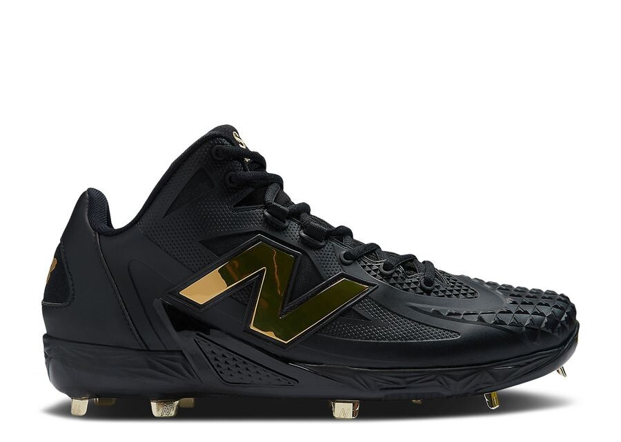 

Кроссовки New Balance Ohtani 1, цвет Black Metallic Gold