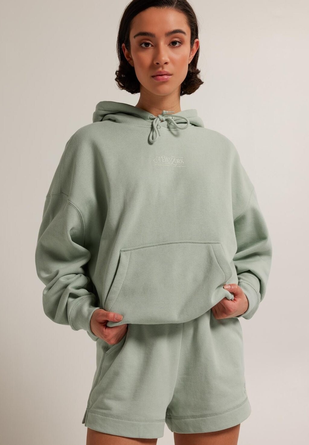 

Спортивные шорты NOËL America Today, цвет soft green