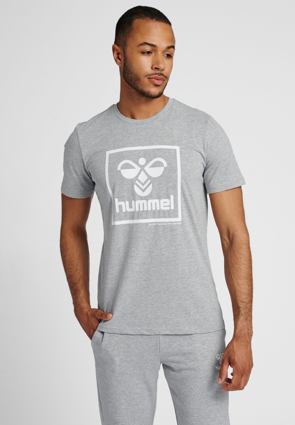 

Футболка с принтом Hummel, серый меланж