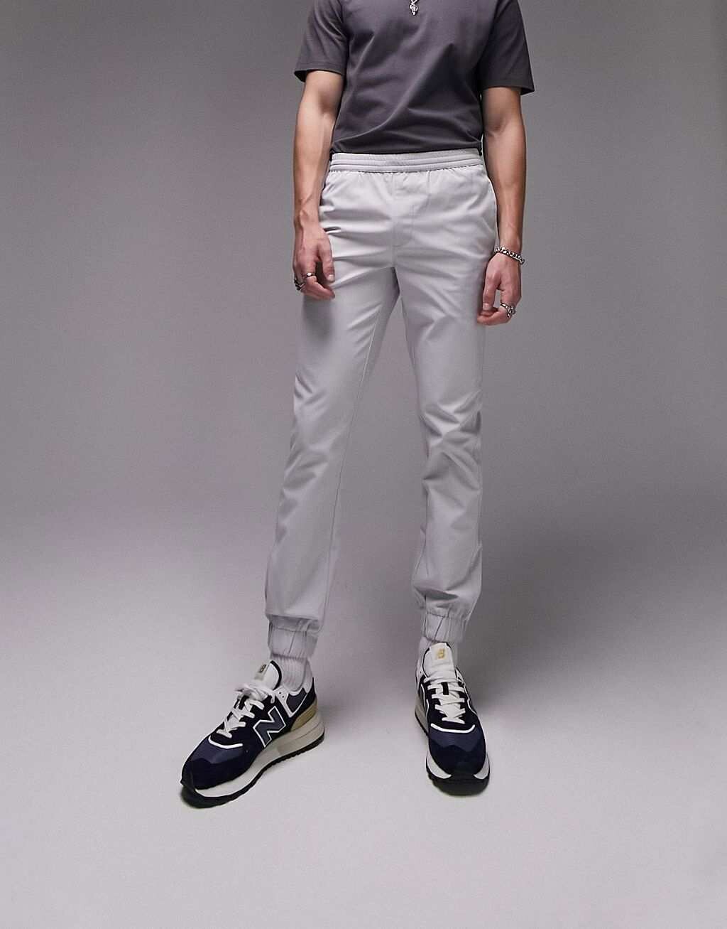 

Серые узкие брюки с эластичной резинкой на талии Topman