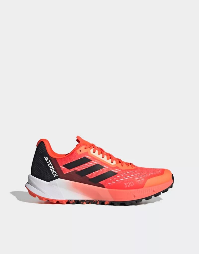 

Оранжево-черные кроссовки adidas Outdoor Terrex adidas performance