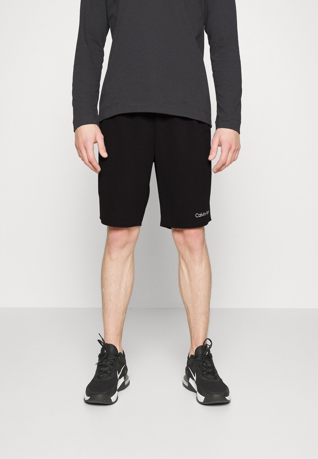 

Спортивные шорты Calvin Klein Performance