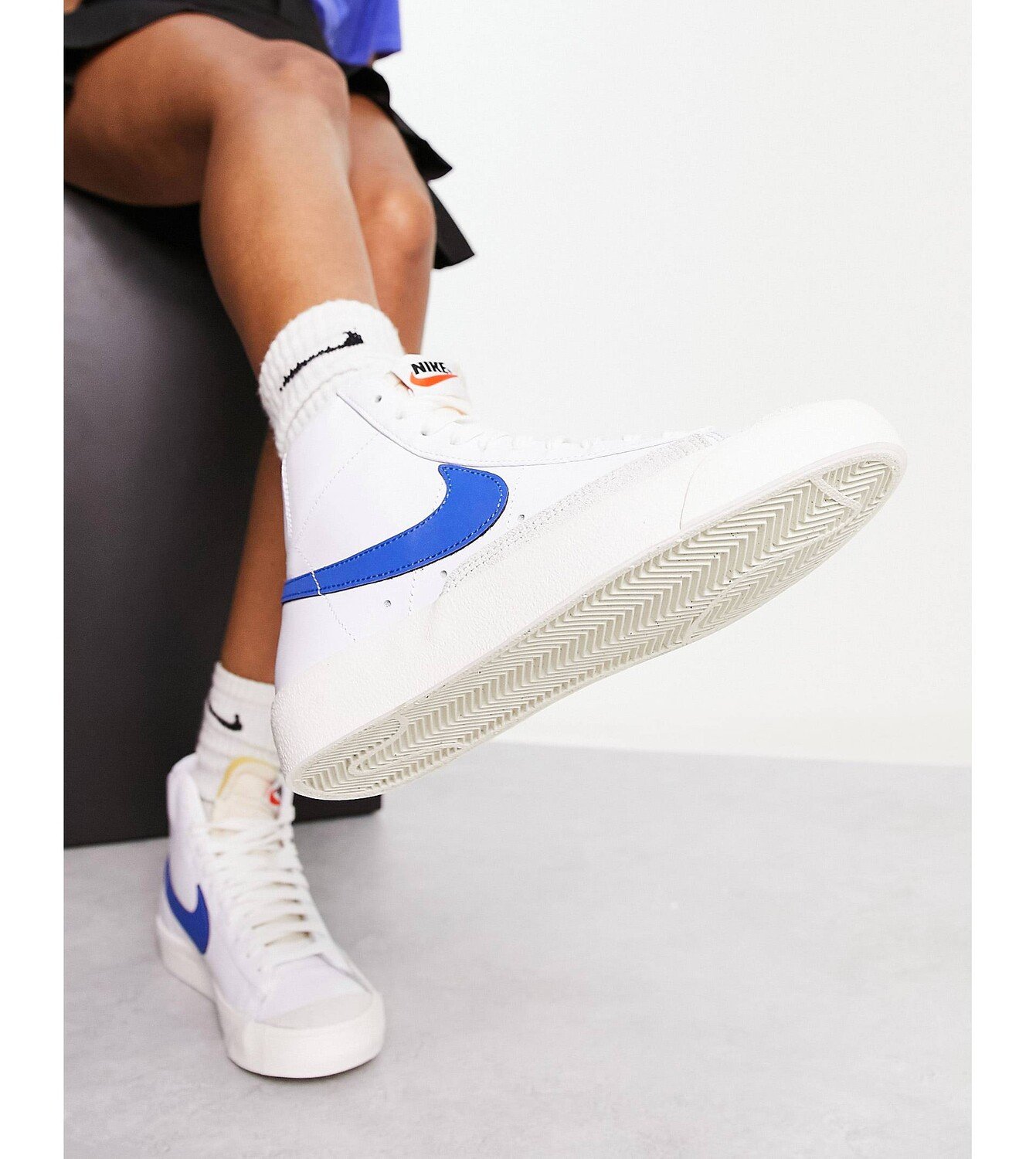 

Кроссовки средней длины Nike Blazer белого и ярко-синего цвета, Синий