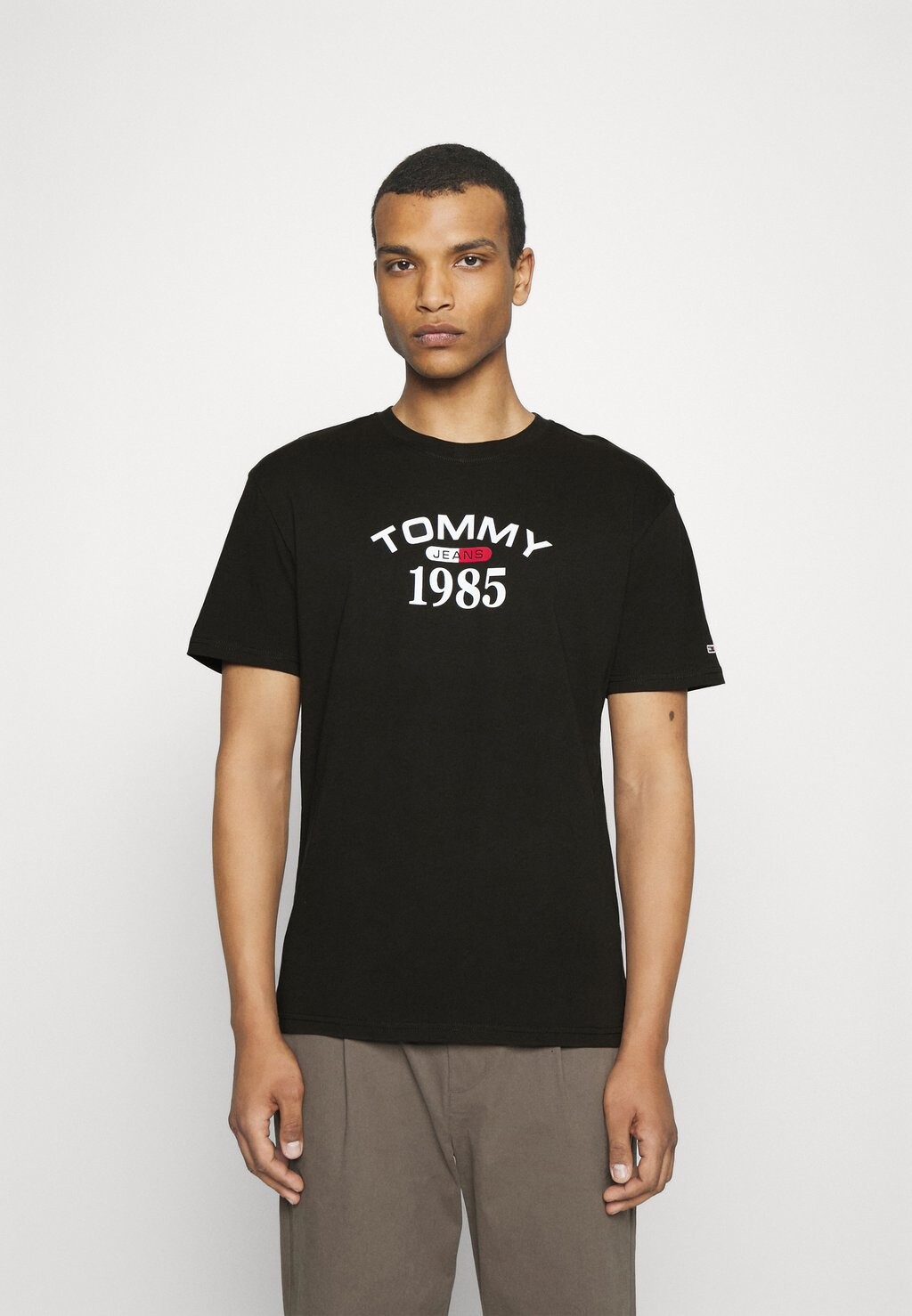 

Футболка с принтом Tommy Jeans, черный