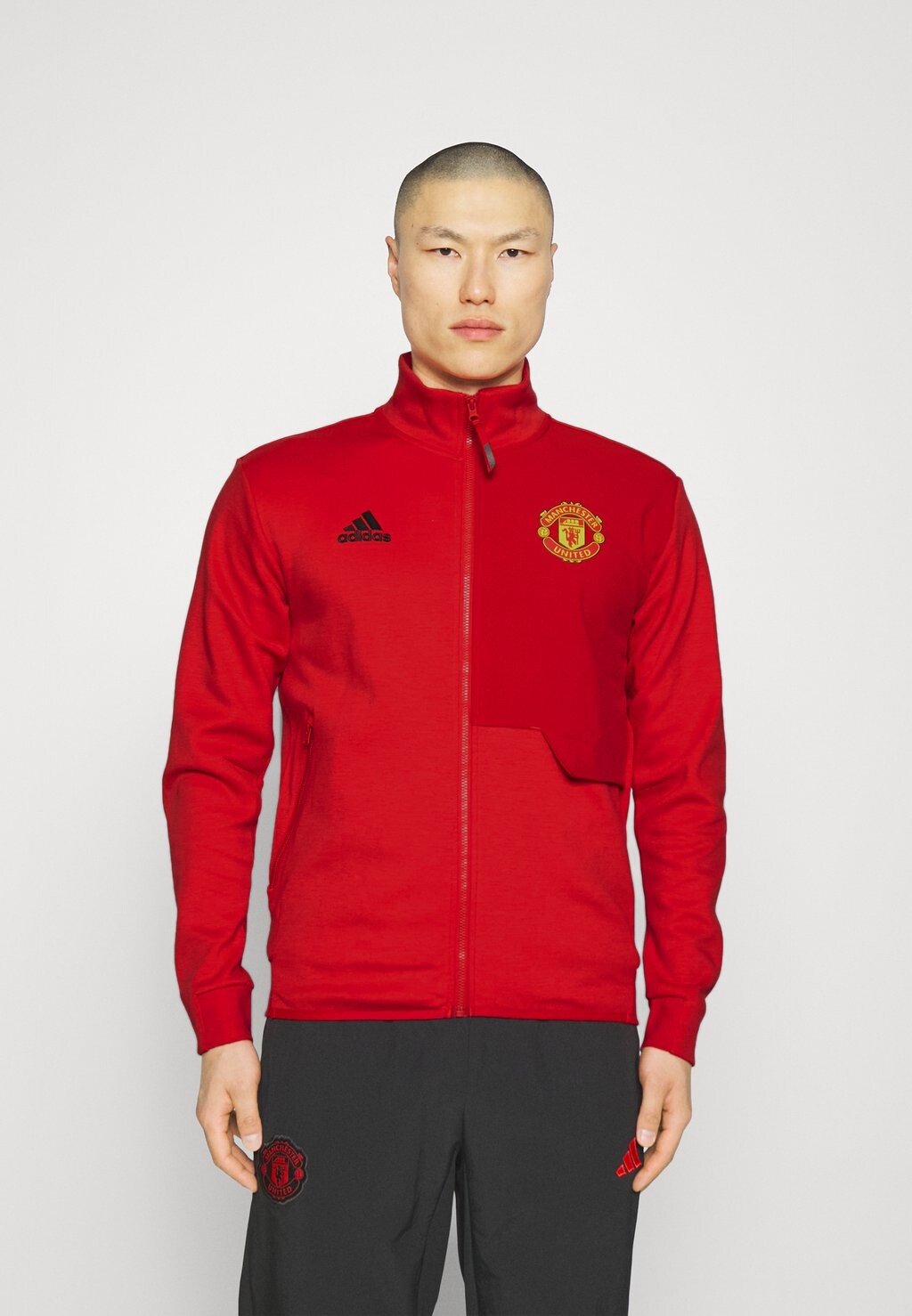 

Спортивная куртка Adidas