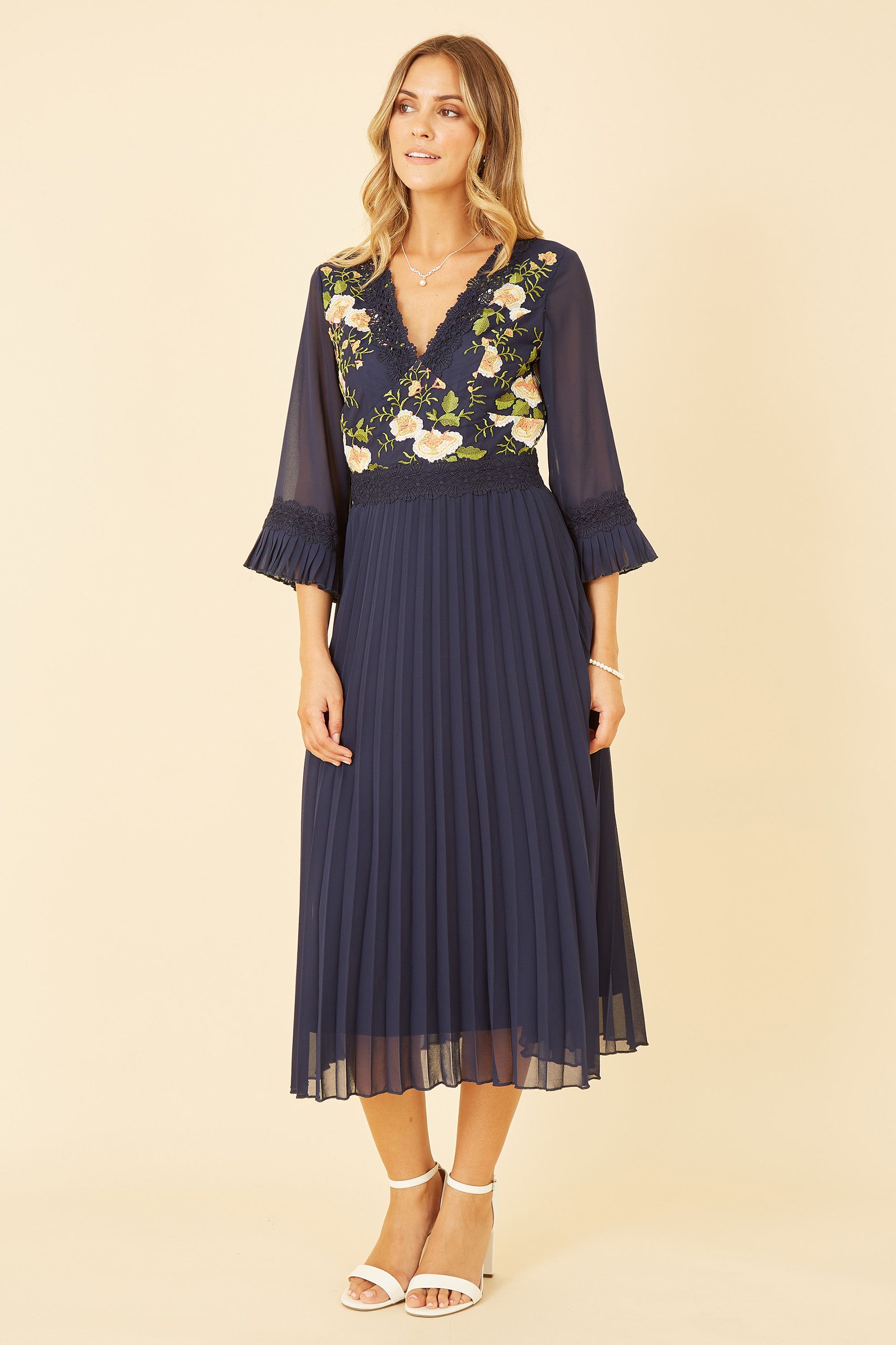 Плиссированное платье миди с вышитыми цветами Yumi, синий платье миди с цветами 42 44 размер